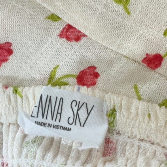 Sienna Sky Crop Top Size XL - Picture 9 of 10